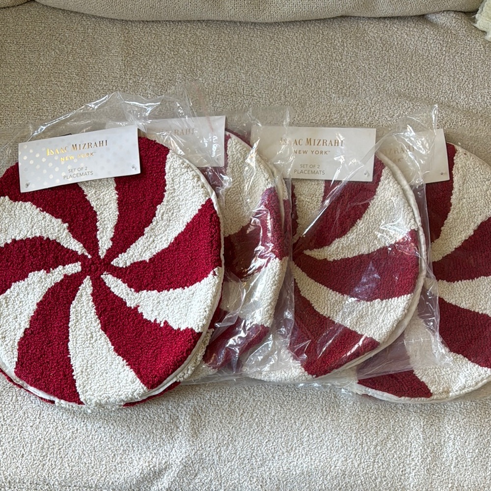 Set of 8 - Peppermint Patty Christmas Isaac Mizrahi Placemats